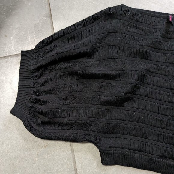 Black Lace Open Weave Crop Top - Picture 6 of 11